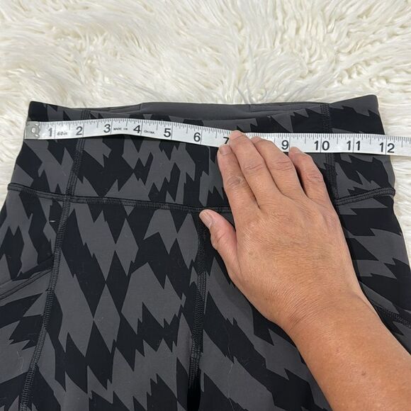 LULULEMON LEGGINGS SIZE 4 - Picture 3 of 11